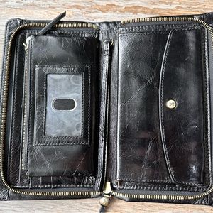 Hobo Evolve Wristlet Wallet